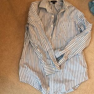 Men’s tailored fit dress shirt